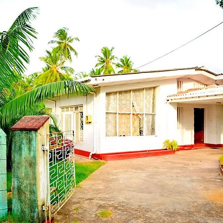 Aeroform Homestay Negombo Esterno foto