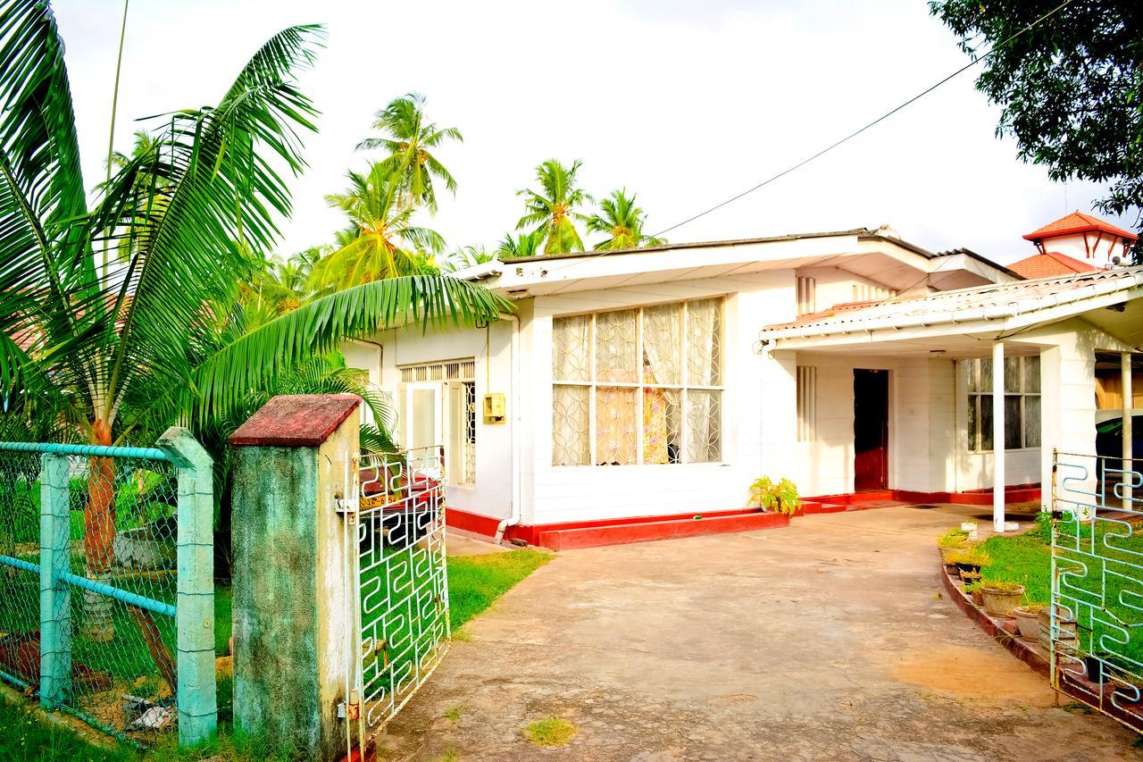 Aeroform Homestay Negombo Esterno foto