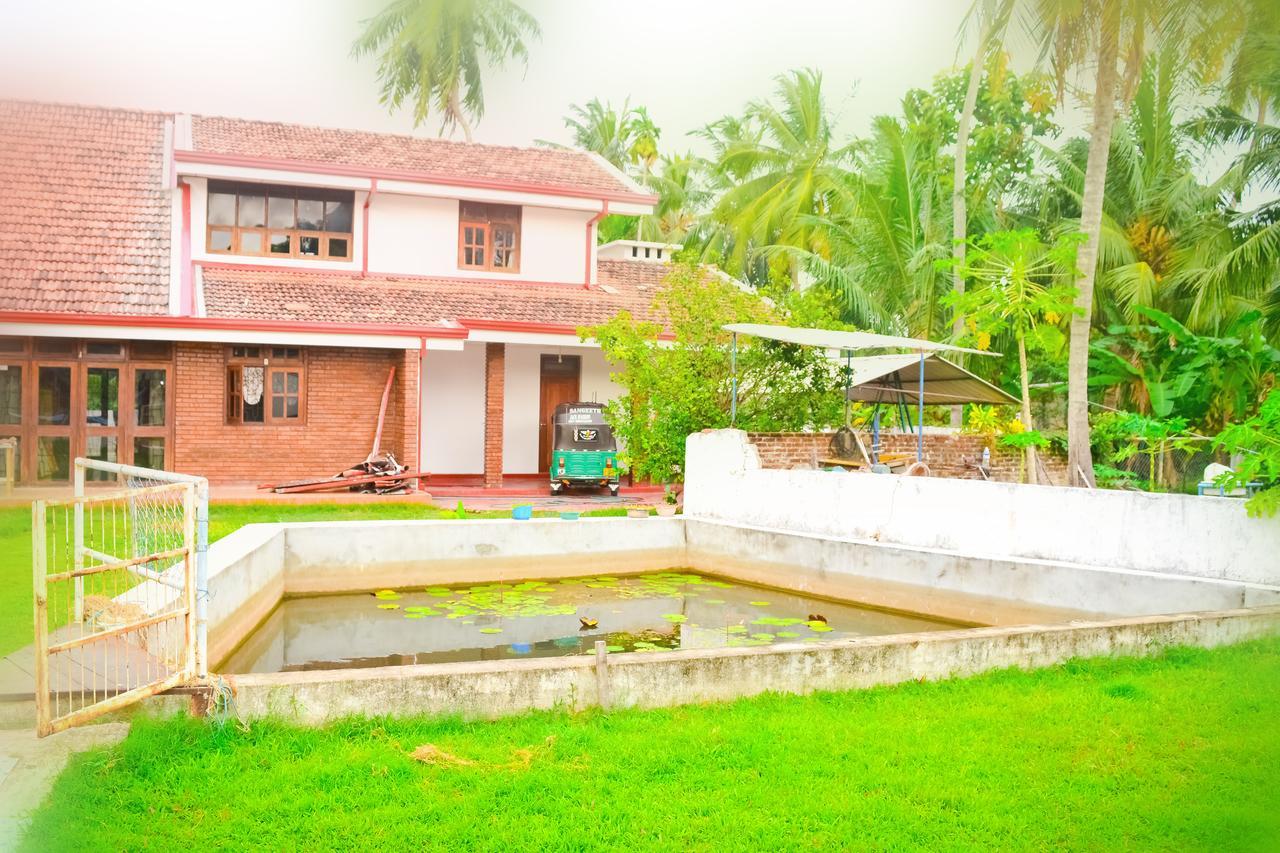 Aeroform Homestay Negombo Esterno foto