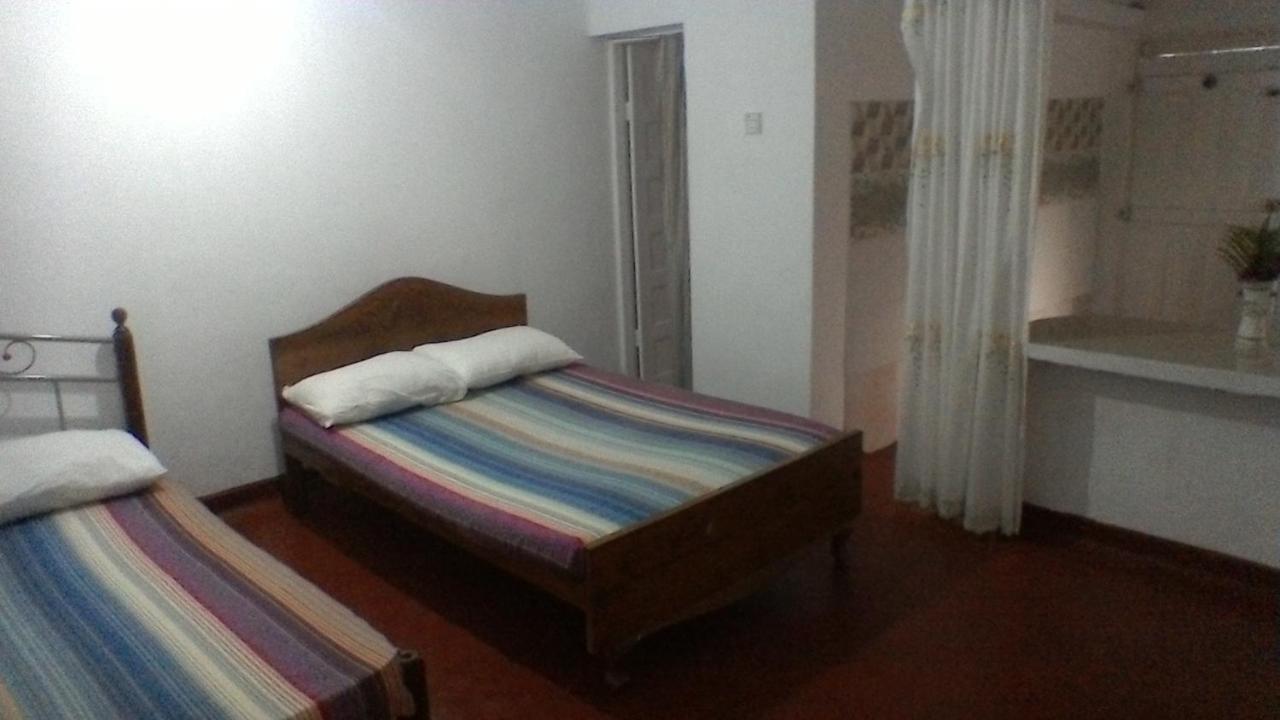 Aeroform Homestay Negombo Esterno foto